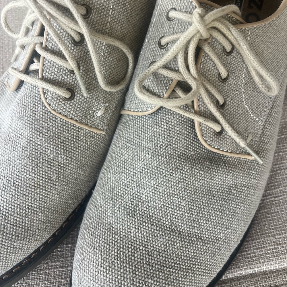 Izod Men's memory foam light Gray/ Beige Oxfords size 8.5 canvas - Picture 2 of 9